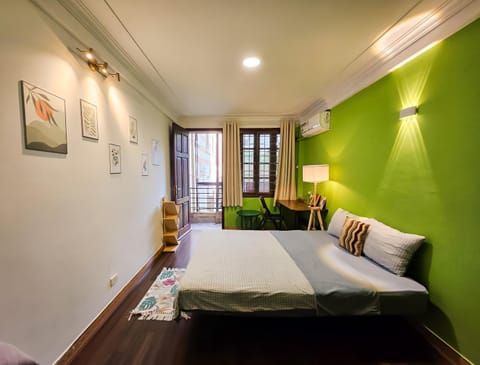 Photo of the whole room, Bedroom