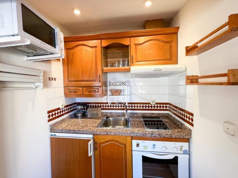 Kitchen or kitchenette, minibar, pet friendly, stove