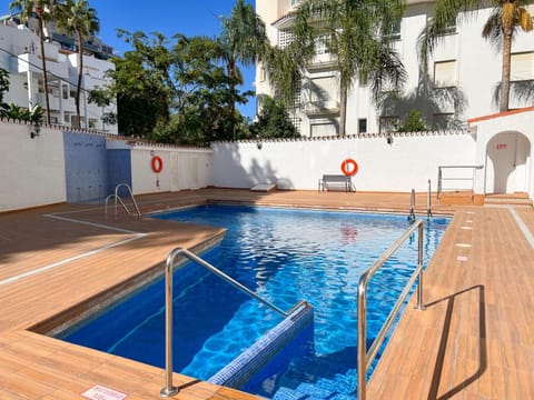 Property building, Day, Pool view, Swimming pool