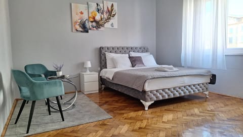Bed, Living room, Photo of the whole room, Seating area, Bedroom