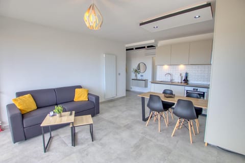 Kitchen or kitchenette, Living room, Dining area