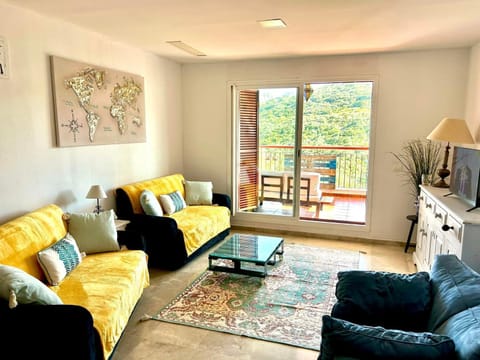 Living room, Mountain view