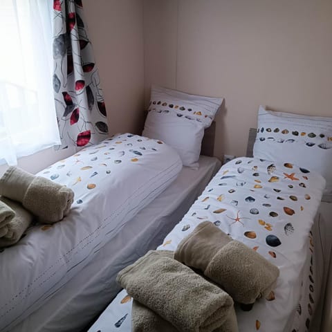 Caravan Aan Zee Arnani Campground/ 
RV Resort in Ostend