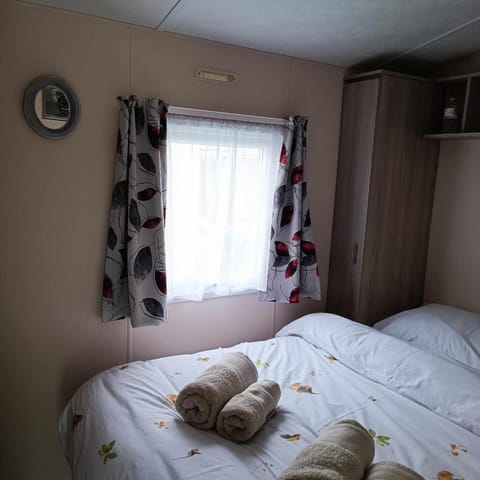 Caravan Aan Zee Arnani Campground/ 
RV Resort in Ostend