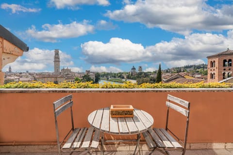 Balcony/Terrace, City view