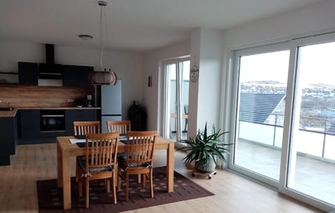 Kitchen or kitchenette, Seating area, Dining area
