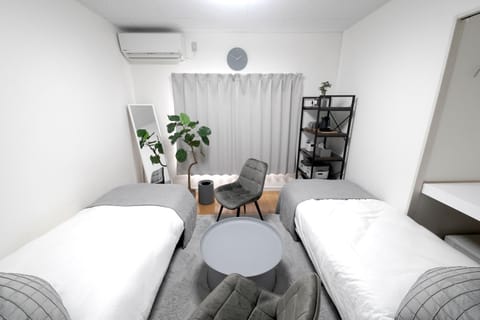 Bed, Living room, Photo of the whole room, Bedroom, air conditioner, air conditioner