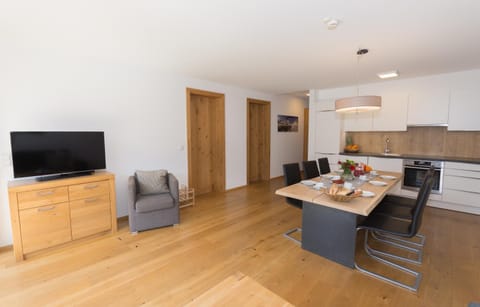 TV and multimedia, Kitchen or kitchenette, Seating area, Dining area, pet friendly, stove