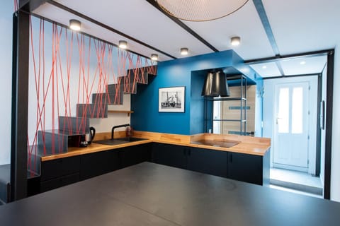 Coffee/tea facilities, Kitchen or kitchenette, dishwasher, microwave, stove, washing machine