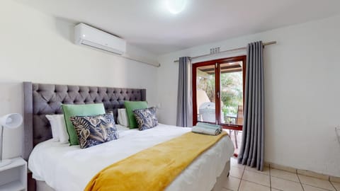 Bed, Bedroom, air conditioner