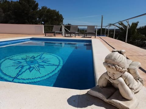 Swimming pool, sunbed