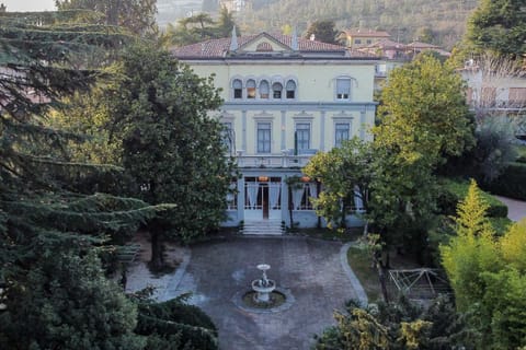 Property building, Natural landscape, Garden