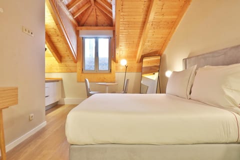 Bed, Kitchen or kitchenette, Living room