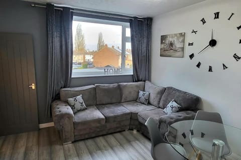 Cosy 3 double bed flat sleeps 6 Apartment in North Warwickshire District