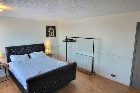 Cosy 3 double bed flat sleeps 6 Apartment in North Warwickshire District
