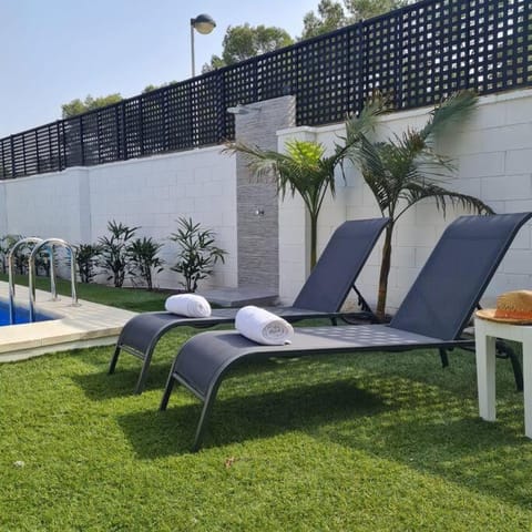 Acogedora Villa en Alicante con piscina & barbacoa Villa in Alicante