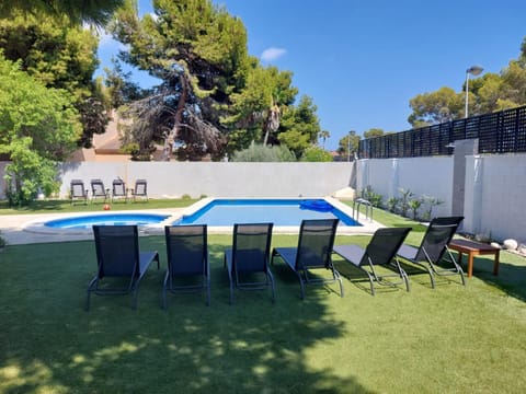Acogedora Villa en Alicante con piscina & barbacoa Villa in Alicante
