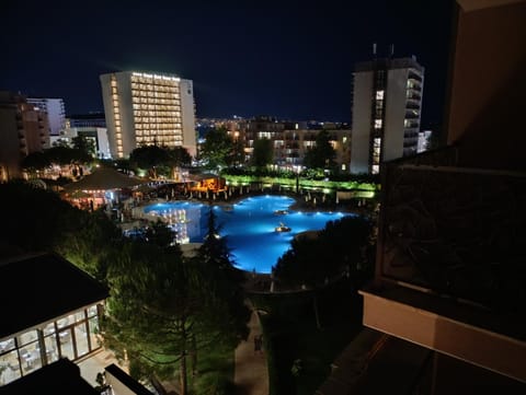 Night, Pool view