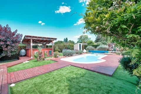 Swimming pool, sunbed
