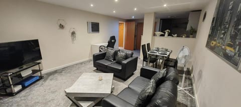 Paramount city view Apartment in Swindon