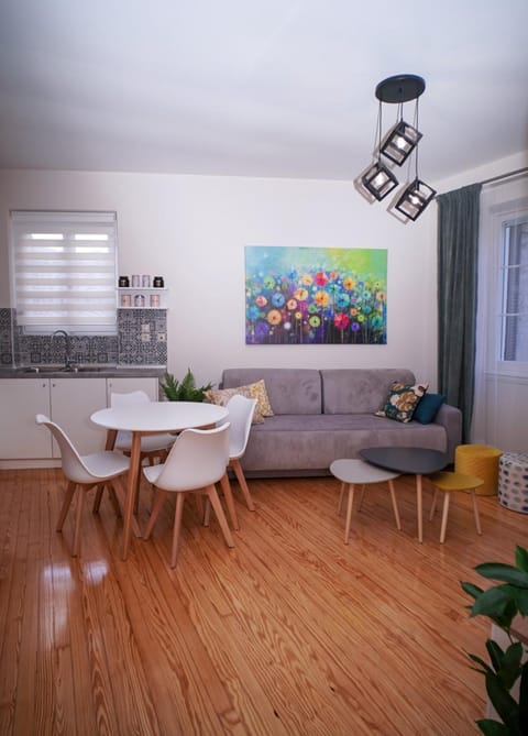 Living room, Dining area, kitchen