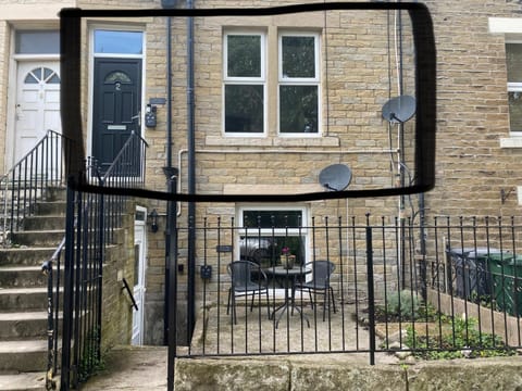 Property building, Day, Neighbourhood, Street view