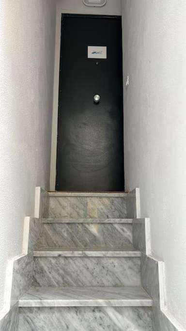 Casa Sandrili first, Central Station Apartment in Naples