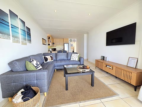 TV and multimedia, Living room, Seating area, Sea view