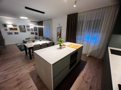TV and multimedia, Kitchen or kitchenette, Dining area