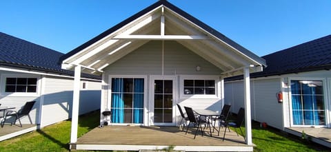 Property building, Patio, Balcony/Terrace, Balcony/Terrace
