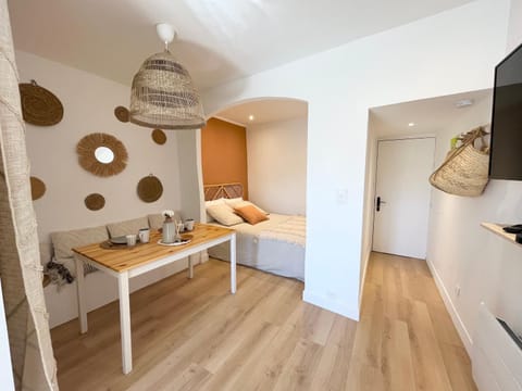 Night, Photo of the whole room, Seating area