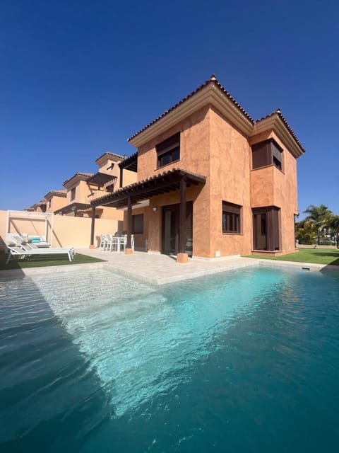 Property building, Day, Garden, Pool view, Swimming pool