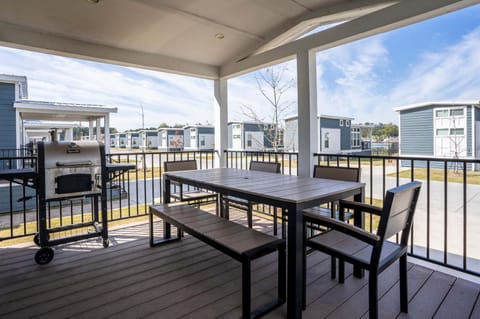 Patio, Day, Balcony/Terrace, Dining area