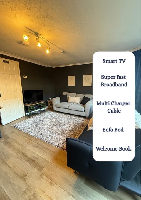 The Chapel - Worcester City - FREE Parking, WI-FI, Toiletries - TVs in rooms - Stocked kitchen - Entire Apart - Self Check-In - Outside Space Apartment in Worcester