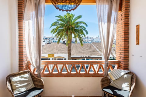 Balcony/Terrace, City view, Mountain view, Street view