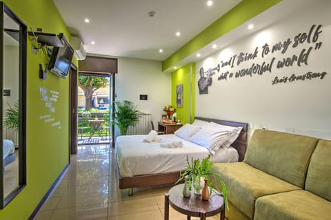 Bed, Living room, Photo of the whole room, Seating area, Bedroom