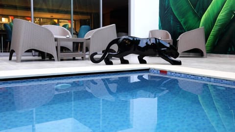Restaurant/places to eat, Swimming pool