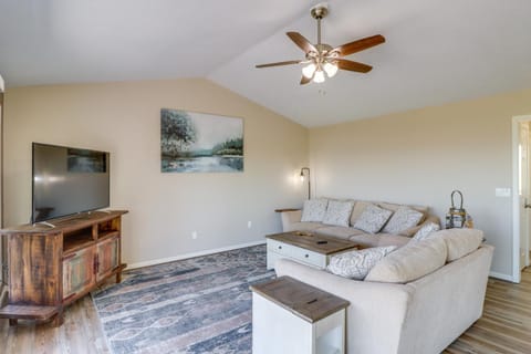 Charming Edgemont Home with Deck and Lake Views! House in Greers Ferry Lake