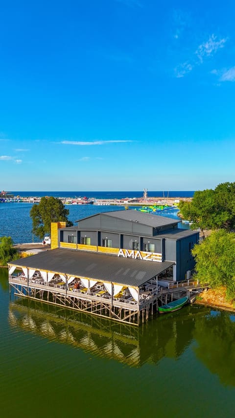 Property building, Day, Natural landscape, Activities, Lake view, Sea view