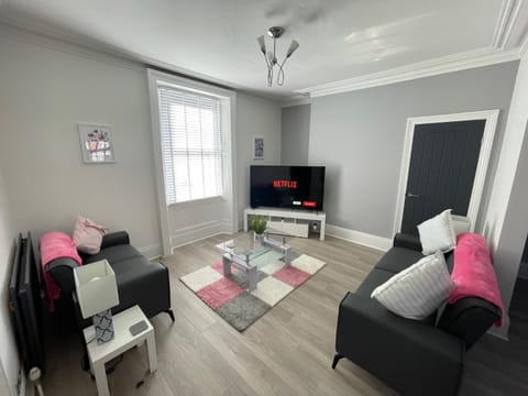 Edith Haven Tynemouth Fabulous Coastal Holiday Home with Free OnStreet Parking House in North Shields