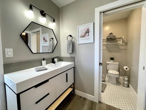 Orchard Villa Disneyland 5 Bedroom Pool Home Spa Villa in Anaheim