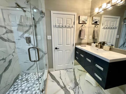 Orchard Villa Disneyland 5 Bedroom Pool Home Spa Villa in Anaheim