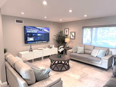 Cypress Villa Disneyland 8 Bedroom 4Bath Pool Game House in Anaheim