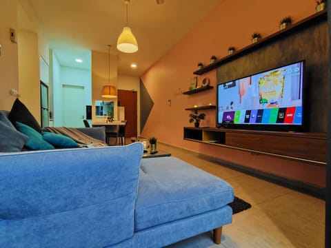 TV and multimedia, Living room, Evening entertainment