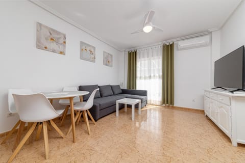 TV and multimedia, Kitchen or kitchenette, Living room, Seating area, Dining area, fireplace, air conditioner