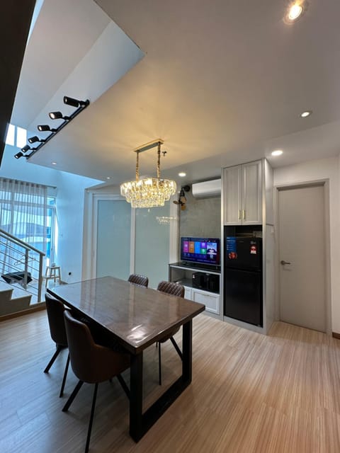 TV and multimedia, Kitchen or kitchenette, Dining area, minibar