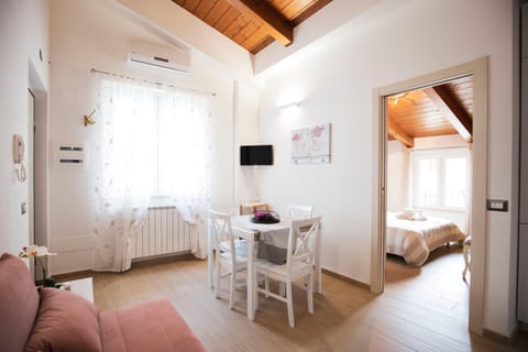 TV and multimedia, Living room, internet, air conditioner