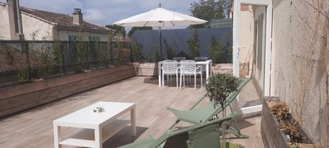 Studio avec Terrasse Apartment in Arles