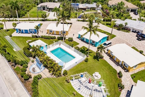 Property building, Day, Natural landscape, Bird's eye view, Garden, View (from property/room), Garden view, Garden view, Pool view, Swimming pool