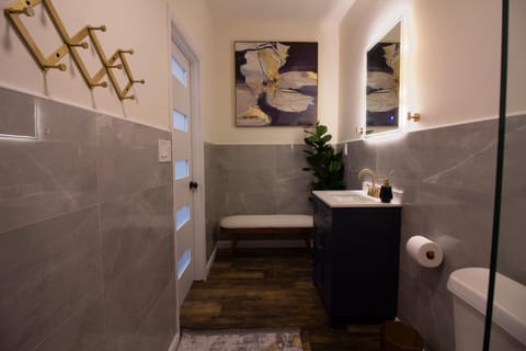 Butler House Penthouse 3BR Fireplace Apartment in Pittsburgh